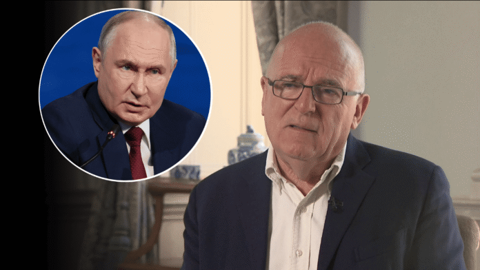 ex mi6 chief Richard Dearlove (right), Russian President Putin on the left