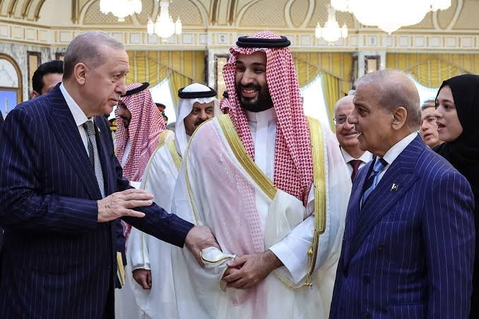 Turkish President, Saudi Arabia's Crown Prince and Pakistan's PM talks after the signing ceremony.